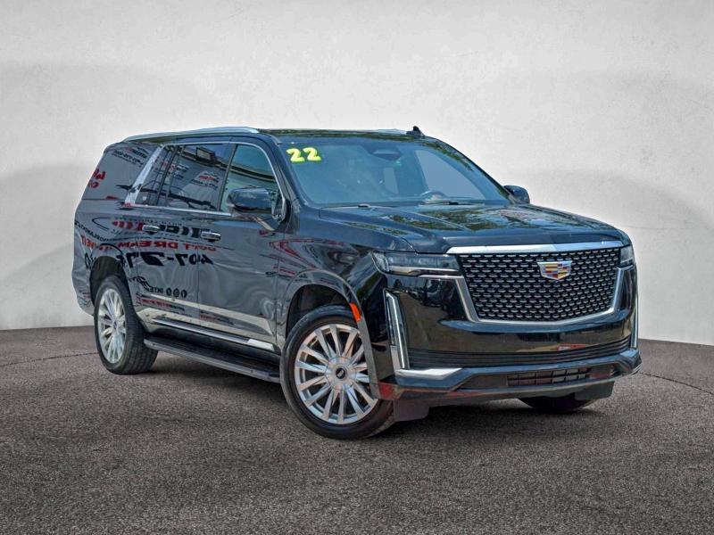 CADILLAC ESCALADE E 2022 مع رقم تعريف المركبة 1GYS3JKL6NR100890 - صورة من المزاد