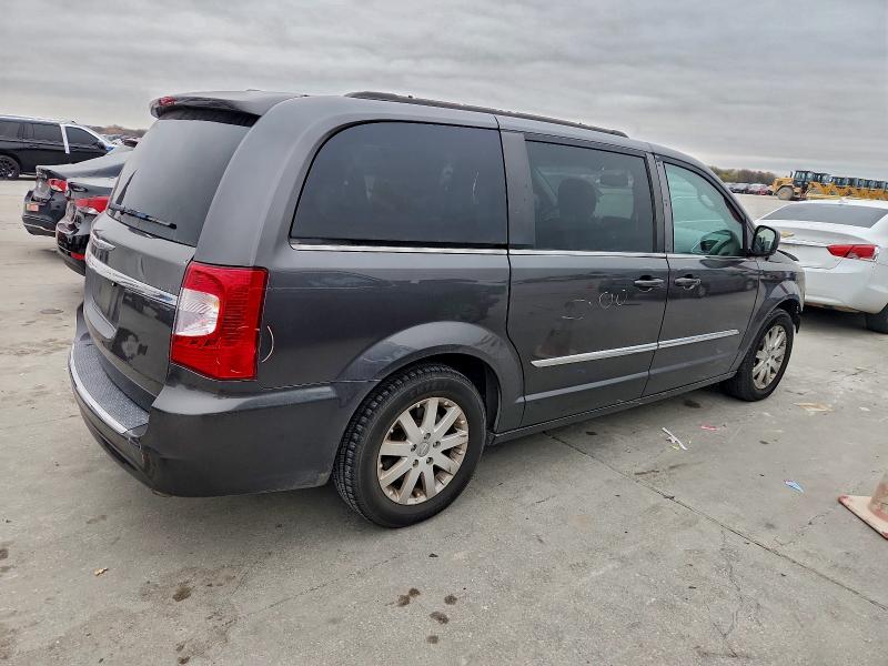 Photo 3 from auction – 2015 CHRYSLER TOWN & COU with VIN 2C4RC1BG3FR742809