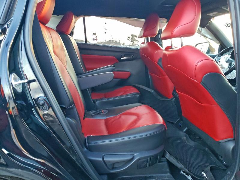 Photo 11 from auction – 2022 TOYOTA HIGHLANDER with VIN 5TDLZRBH1NS221525
