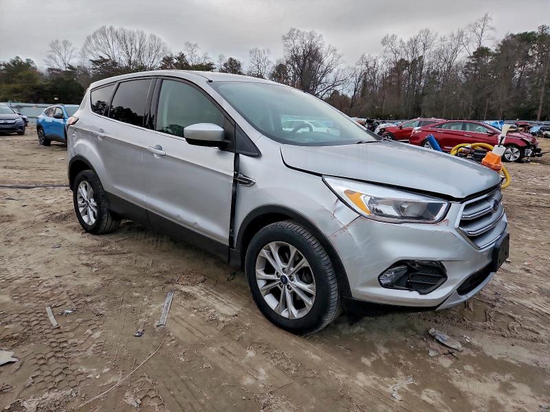 Photo 4 from auction – 2017 FORD ESCAPE SE with VIN 1FMCU0GD3HUC61083
