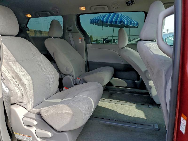 Photo 11 from auction – 2017 TOYOTA SIENNA with VIN 5TDZZ3DC8HS790000