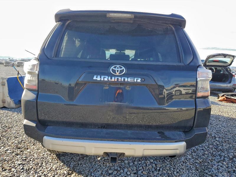 Photo 6 from auction – 2018 TOYOTA 4RUNNER SR with VIN JTEBU5JR4J5549014