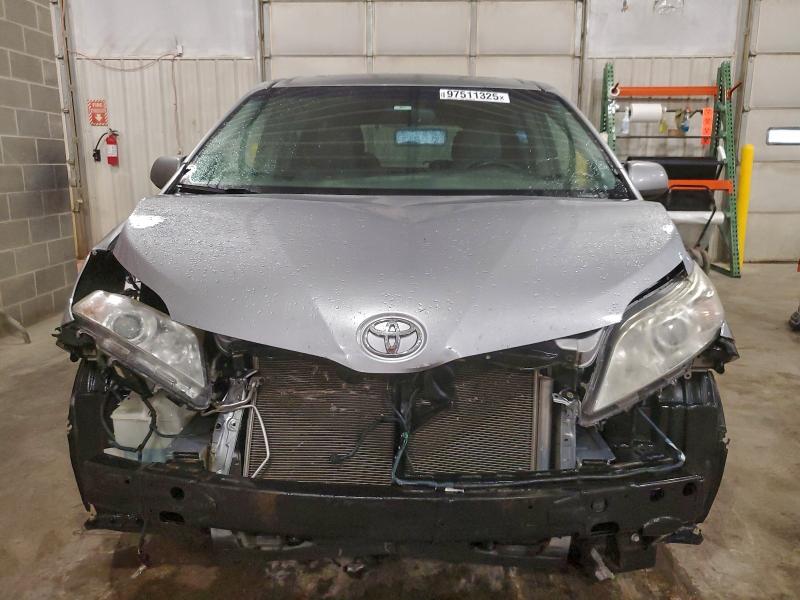 Photo 5 from auction – 2015 TOYOTA SIENNA XLE with VIN 5TDYK3DC6FS562588