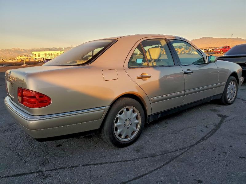 Photo 3 from auction – 1998 MERCEDES-BENZ E with VIN WDBJF65F1WA612700
