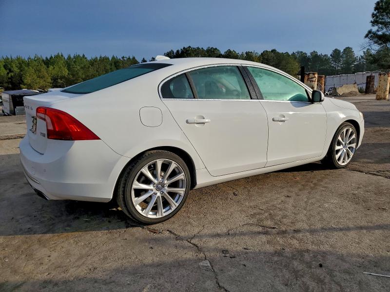 Photo 3 from auction – 2016 VOLVO S60 PLATIN with VIN LYV402FM5GB100860