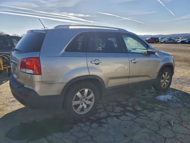 Photo 3 from auction – 2013 KIA SORENTO LX with VIN 5XYKT3A67DG417720