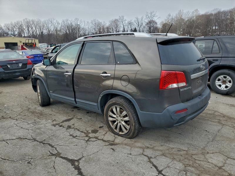 Photo 2 from auction – 2011 KIA SORENTO EX with VIN 5XYKUDA25BG147402