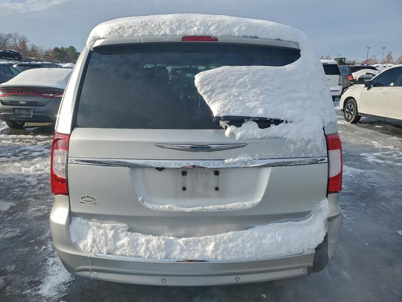 Photo 6 from auction – 2011 CHRYSLER TOWN & COU with VIN 2A4RR8DG8BR714447