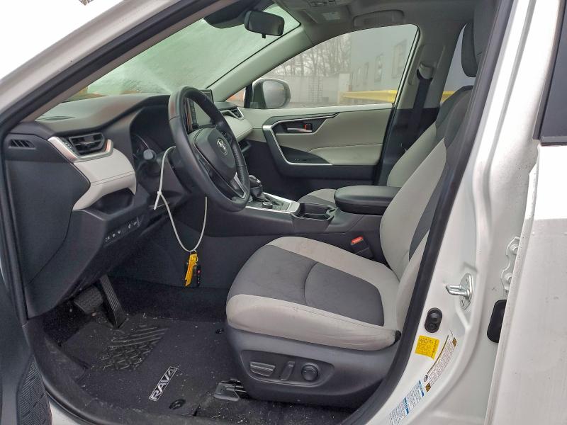 Photo 7 from auction – 2019 TOYOTA RAV4 XLE with VIN JTMRWRFVXKD031765