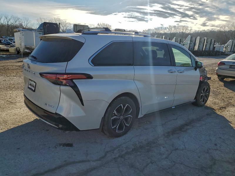Photo 3 from auction – 2025 TOYOTA SIENNA LIM with VIN 5TDESKFC0SS209462