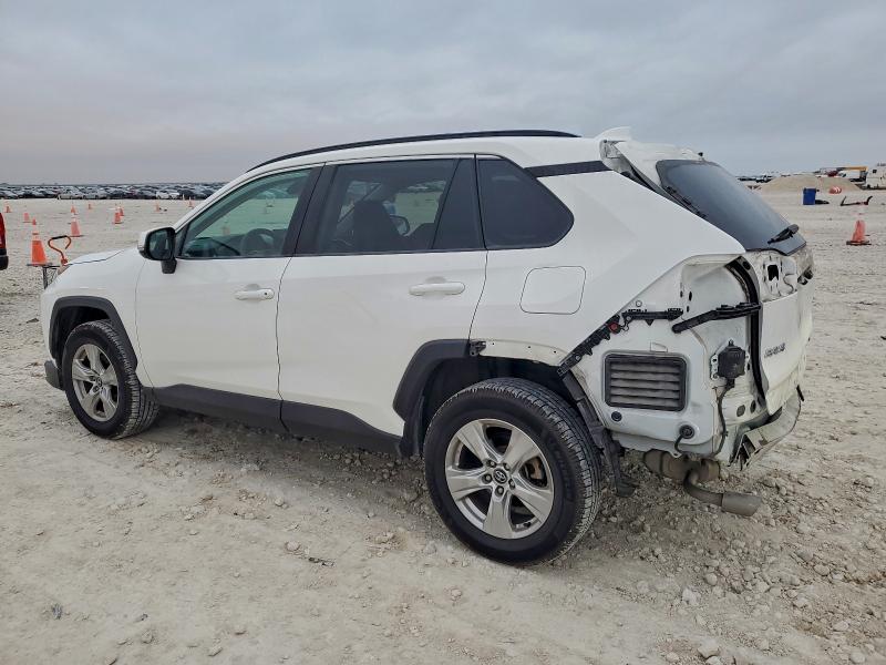 Photo 2 from auction – 2021 TOYOTA RAV4 XLE with VIN 2T3W1RFV1MW113939