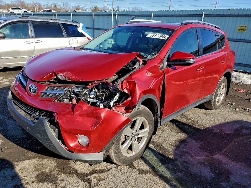TOYOTA RAV4 XLE 2015 with VIN JTMRFREV0FJ032576 - Photo from auction