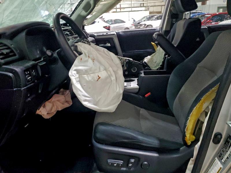 Photo 7 from auction – 2016 TOYOTA 4RUNNER SR with VIN JTEBU5JR5G5338204