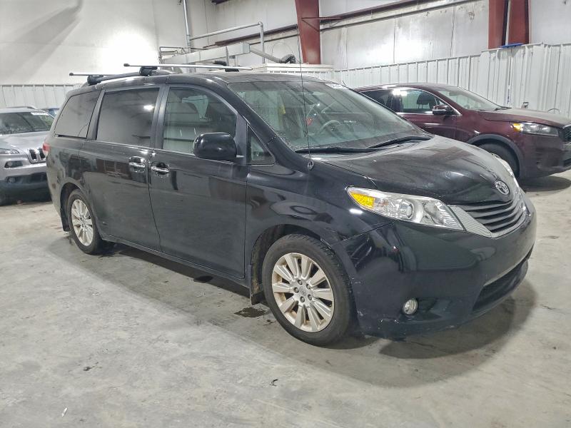 Photo 4 from auction – 2013 TOYOTA SIENNA XLE with VIN 5TDDK3DC5DS064376