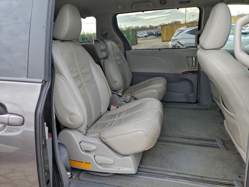 Photo 11 from auction – 2012 TOYOTA SIENNA XLE with VIN 5TDYK3DC8CS200256