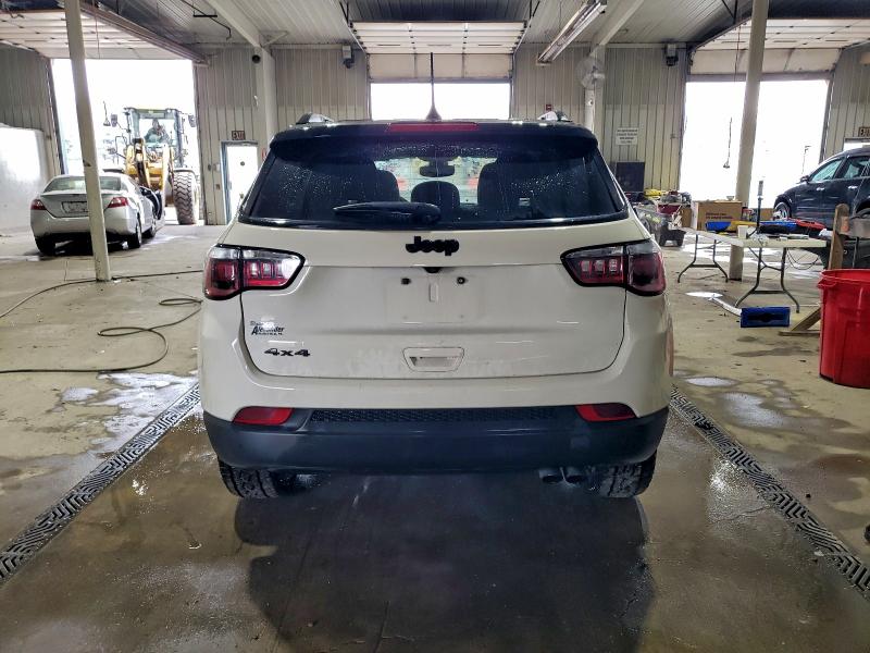 Photo 6 from auction – 2018 JEEP COMPASS LA with VIN 3C4NJDBB7JT299080