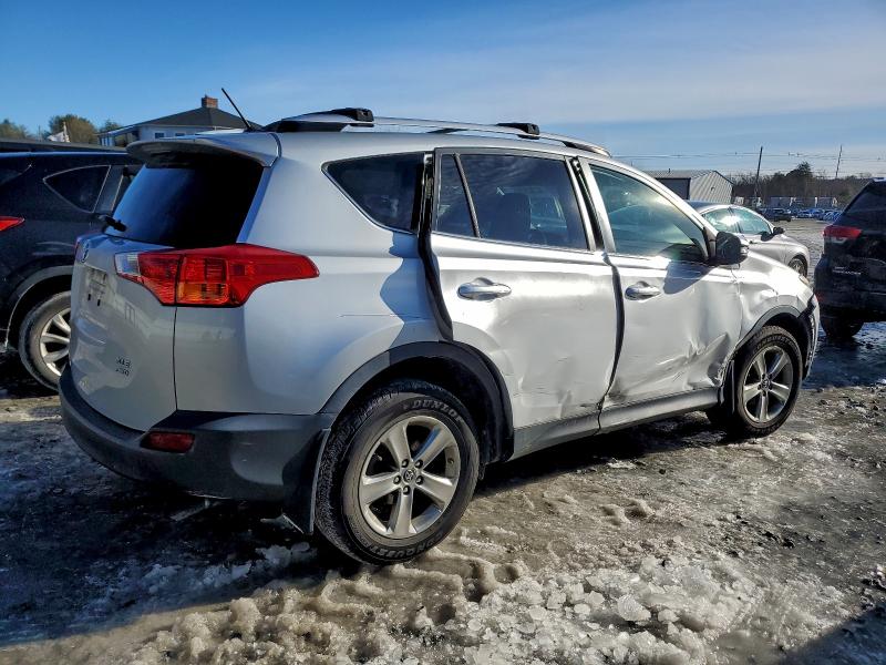 Photo 3 from auction – 2015 TOYOTA RAV4 XLE with VIN JTMRFREV1FD167161