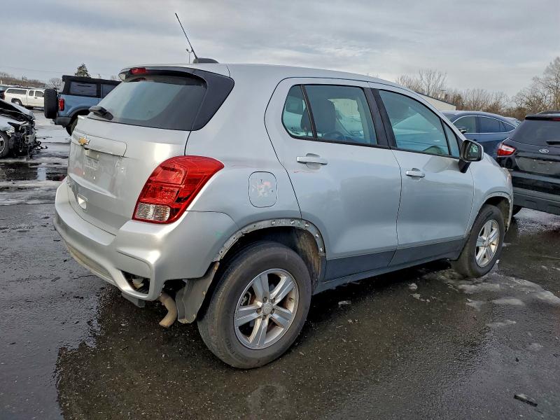 Photo 3 from auction – 2017 CHEVROLET TRAX LS with VIN 3GNCJNSB3HL215500