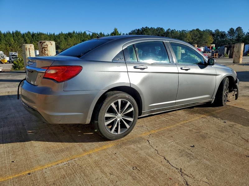 Photo 3 from auction – 2013 CHRYSLER 200 TOURIN with VIN 1C3CCBBBXDN569997