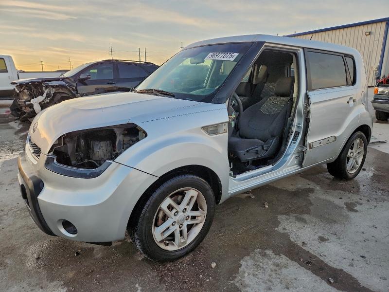 KIA SOUL 2011 with VIN KNDJT2A26B7711154 - Photo from auction