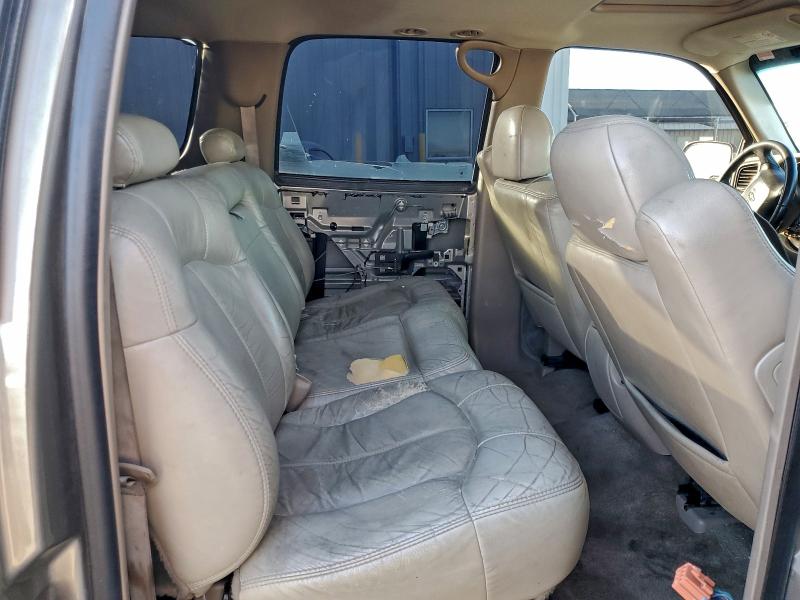 Photo 11 from auction – 2002 CHEVROLET SUBURBAN K with VIN 3GNFK16T02G297031