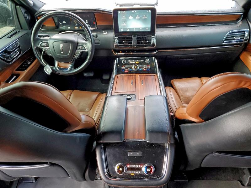 Photo 8 from auction – 2018 LINCOLN NAVIGATOR with VIN 5LMJJ2LT2JEL10974