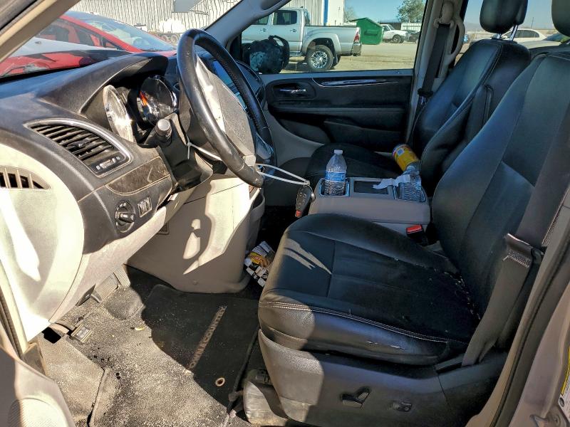 Photo 7 from auction – 2016 CHRYSLER TOWN & COU with VIN 2C4RC1BGXGR197788
