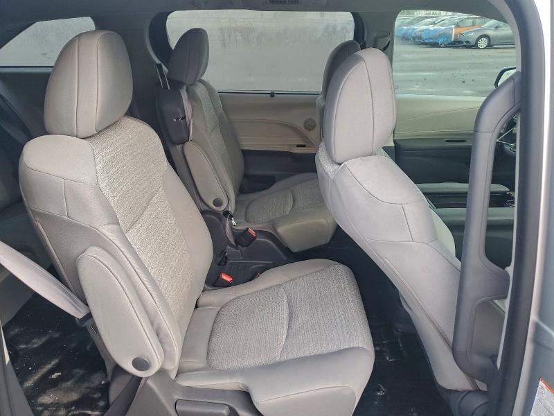 Photo 11 from auction – 2021 TOYOTA SIENNA LE with VIN 5TDKRKEC7MS063614