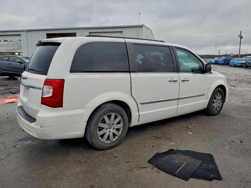Photo 3 from auction – 2011 CHRYSLER TOWN & COU with VIN 2A4RR8DG4BR712663