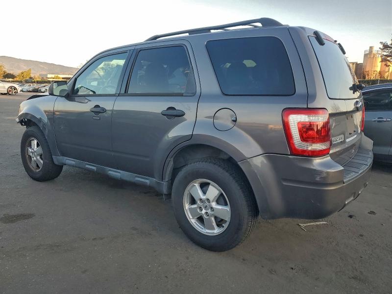 Photo 2 from auction – 2011 FORD ESCAPE XLT with VIN 1FMCU0D74BKA68670
