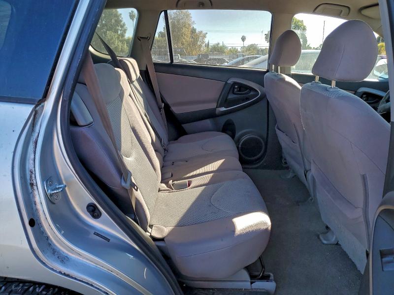 Foto 11 de la subasta – 2006 TOYOTA RAV4 con VIN JTMZD33VX65015072