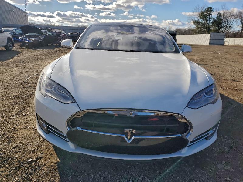 Photo 5 from auction – 2015 TESLA MODEL S 85 with VIN 5YJSA1H2XFF081679