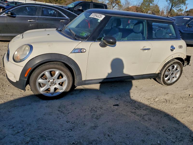 MINI COOPER S 2010 with VIN WMWMF7C56ATZ69430 - Photo from auction