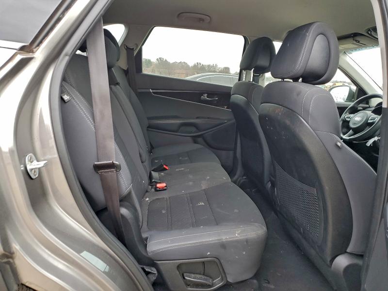 Photo 11 from auction – 2016 KIA SORENTO LX with VIN 5XYPG4A36GG169552