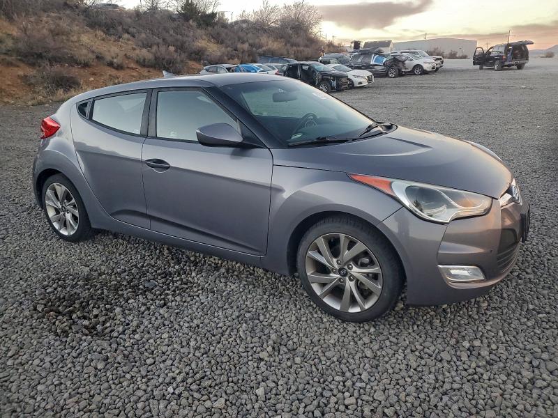 Photo 4 from auction – 2017 HYUNDAI VELOSTER with VIN KMHTC6AD4HU309169