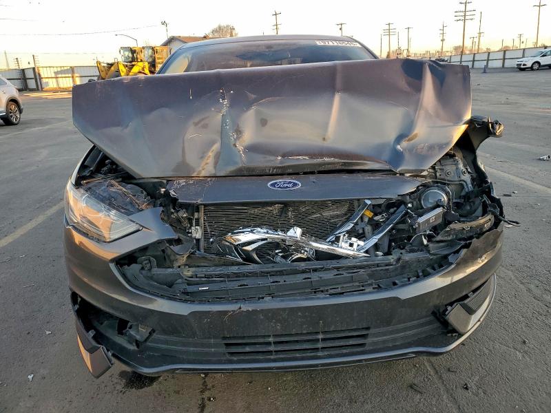 Photo 5 from auction – 2017 FORD FUSION SE with VIN 3FA6P0H72HR229482