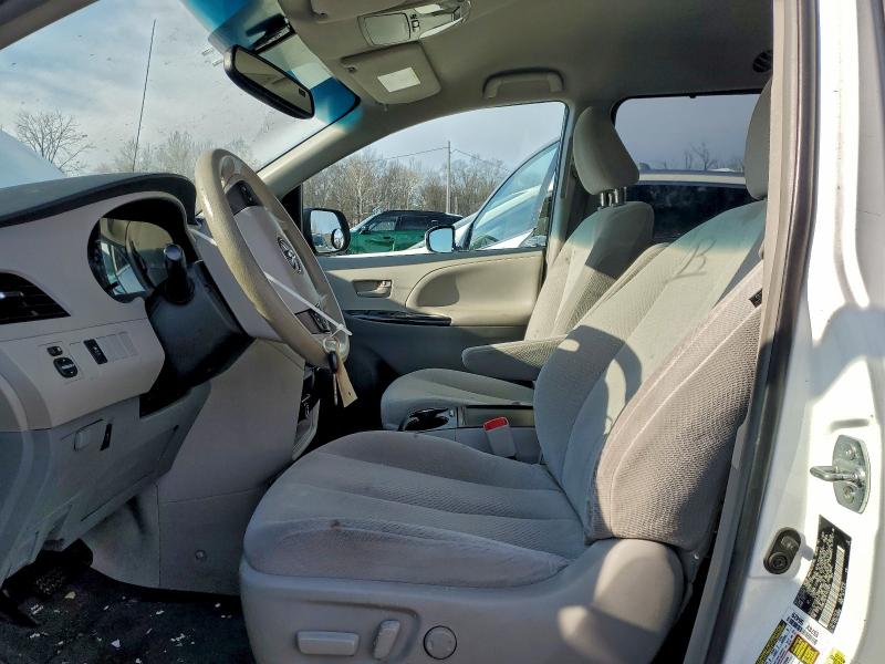 Photo 7 from auction – 2014 TOYOTA SIENNA LE with VIN 5TDKK3DC7ES452864