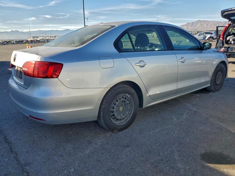 Photo 3 from auction – 2011 VOLKSWAGEN JETTA BASE with VIN 3VW2K7AJ4BM340591