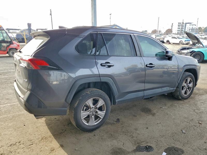 Photo 3 from auction – 2023 TOYOTA RAV4 XLE with VIN 2T3W1RFV5PC234219
