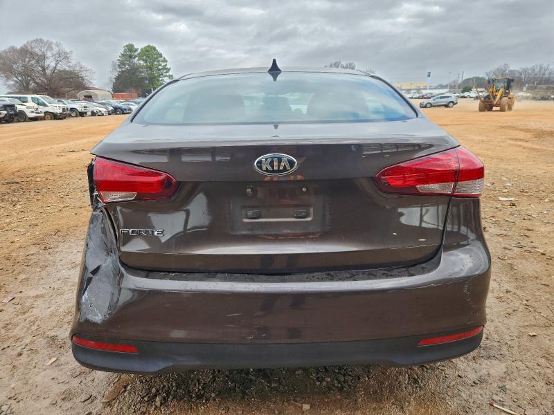 Photo 6 from auction – 2017 KIA FORTE LX with VIN 3KPFK4A74HE157122