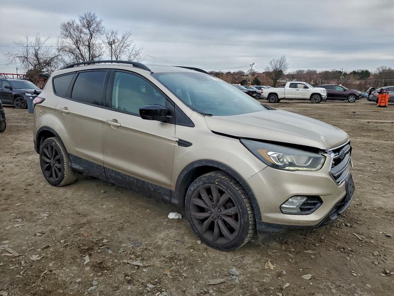 Photo 4 from auction – 2017 FORD ESCAPE SE with VIN 1FMCU9GD4HUB71686