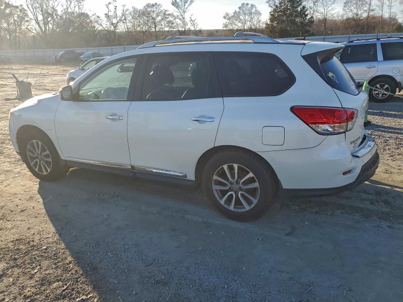 Photo 2 from auction – 2016 NISSAN PATHFINDER with VIN 5N1AR2MN2GC620235