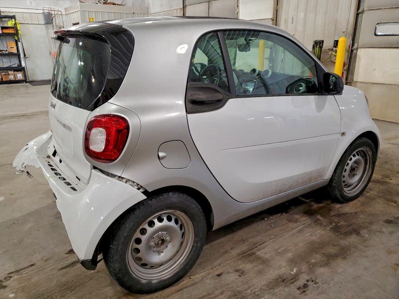 Photo 3 from auction – 2016 SMART FORTWO with VIN WMEFJ5DA0GK127578