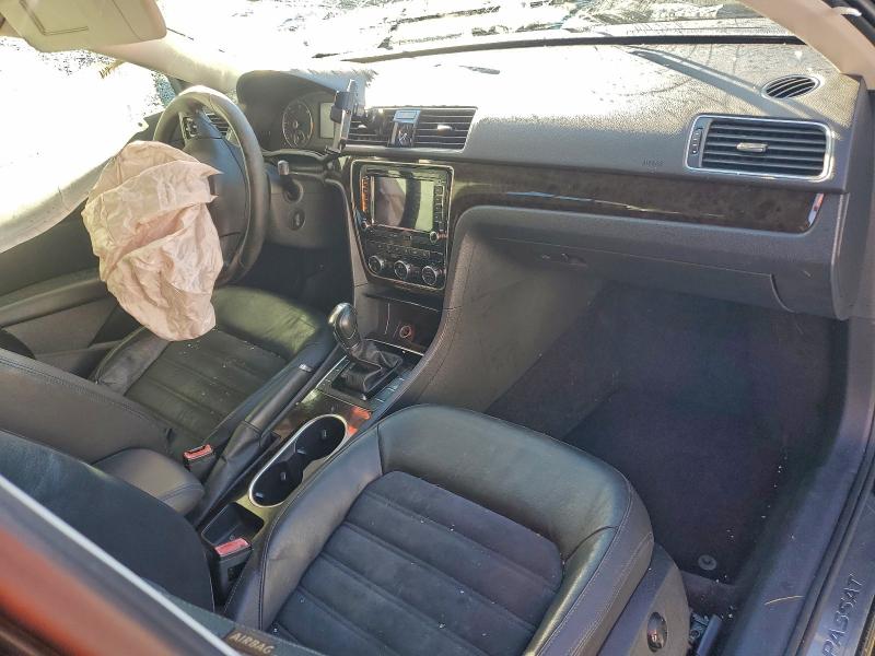 Photo 8 from auction – 2015 VOLKSWAGEN PASSAT SEL with VIN 1VWCV7A31FC004501
