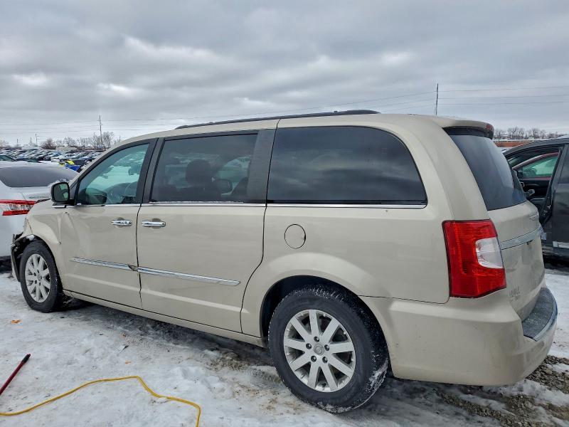 Photo 2 from auction – 2016 CHRYSLER TOWN & COU with VIN 2C4RC1BG2GR199289