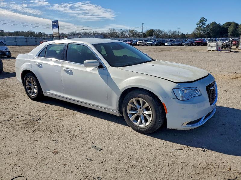 Photo 4 from auction – 2015 CHRYSLER 300 LIMITE with VIN 2C3CCAAG3FH792000