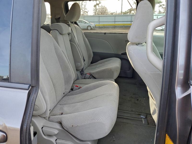 Photo 11 from auction – 2011 TOYOTA SIENNA with VIN 5TDKK3DC4BS086065