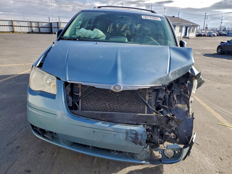 Photo 5 from auction – 2010 CHRYSLER TOWN & COU with VIN 2A4RR5D17AR228902