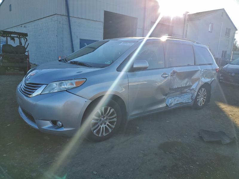 TOYOTA SIENNA XLE 2016 with VIN 5TDYK3DC5GS756854 - Photo from auction