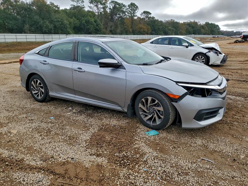 Photo 4 from auction – 2018 HONDA CIVIC EX with VIN 2HGFC2F79JH604369